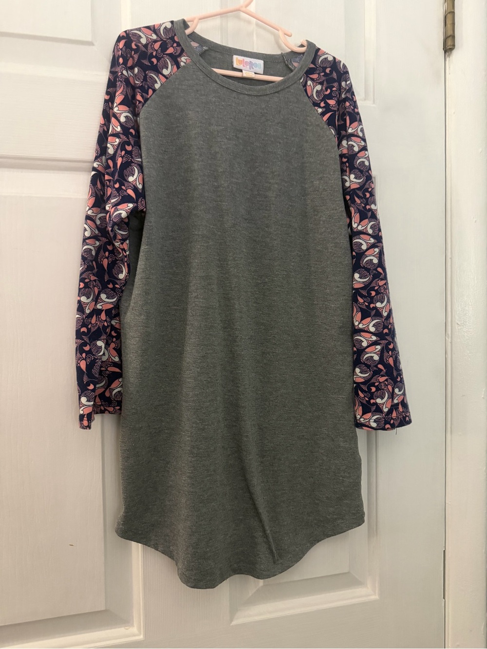 LuLaRoe XXS Gray Paisley Raglan Sleeve Tunic Top